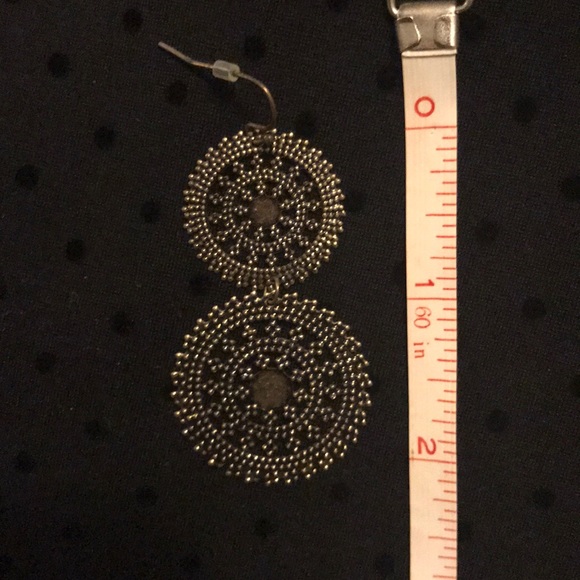 Lightweight medallion statement earrings - Picture 2 of 2